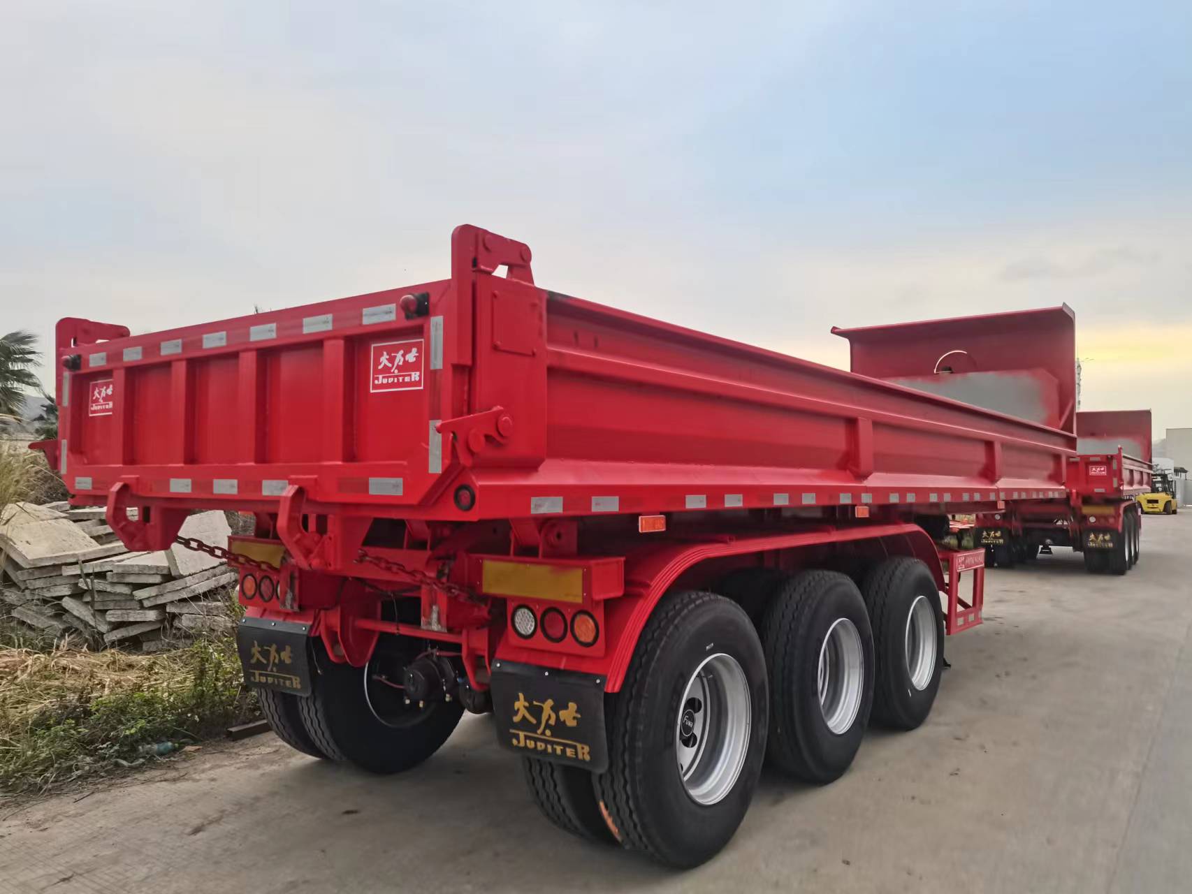 ລົດພ່ວງ tri-axle dump semi trailers ມີພ້ອມສົ່ງ