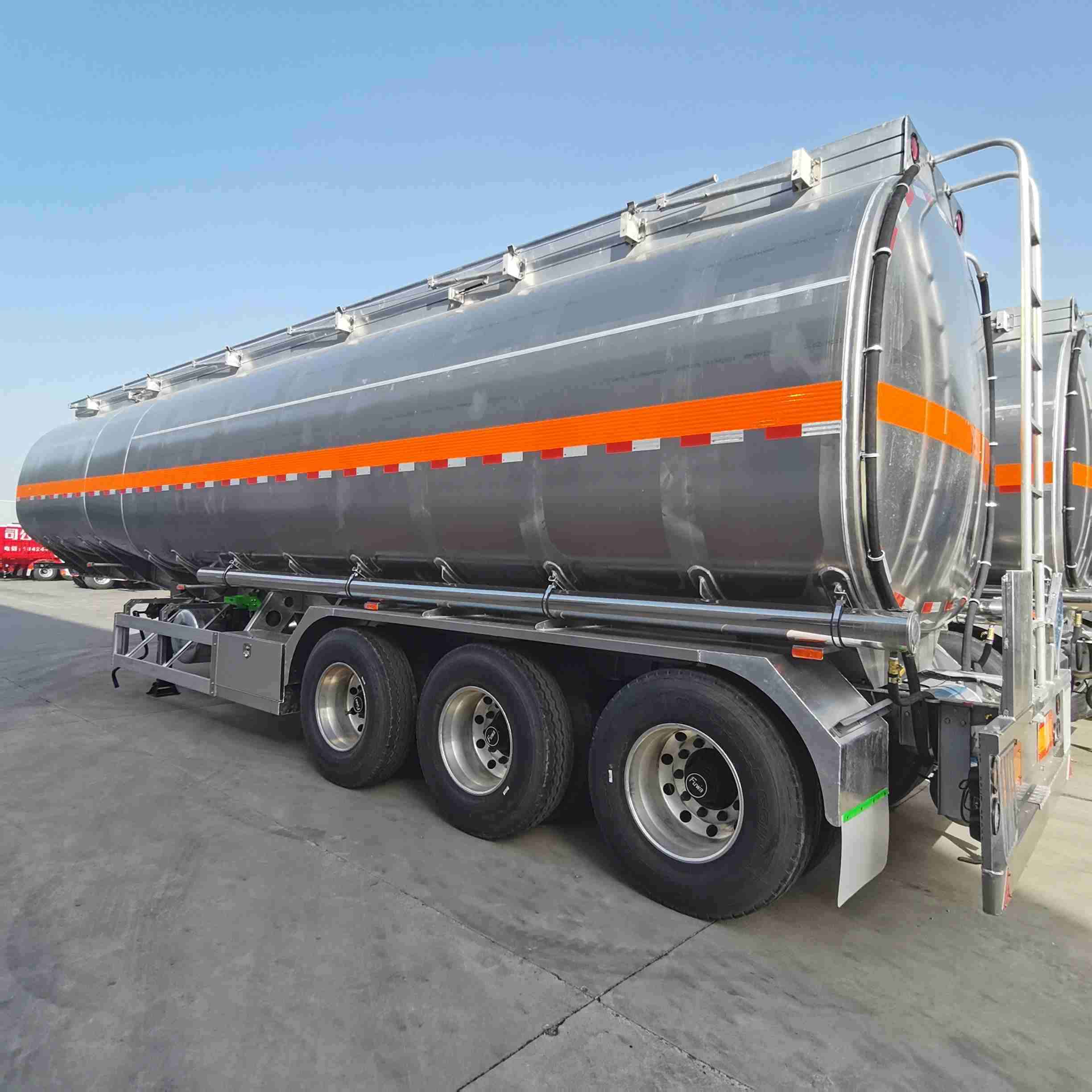 ຂາຍຮ້ອນ 40cbm 3 ແກນອາລູມິນຽມ tanker semi trailers