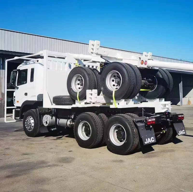 Howo Log Trailer Truck ສໍາລັບການຂົນສົ່ງໄມ້ທ່ອນແລະໄມ້ທ່ອນ